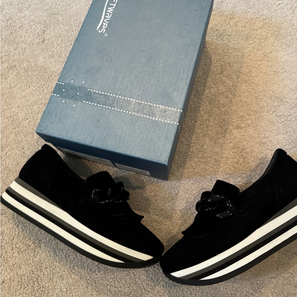 Softwaves Black Platform with b/w stripes - Picture 5 of 6